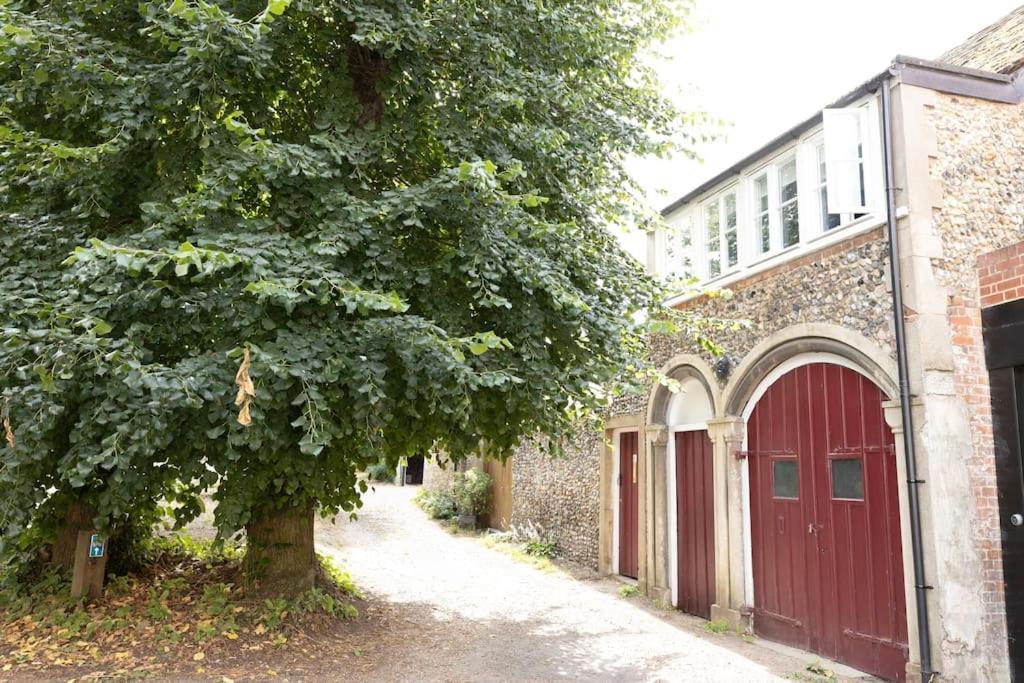 Central Medieval Grid Unique Home With Gated Parking Bury St. Edmunds Екстер'єр фото
