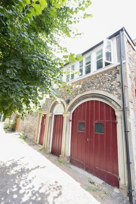 Central Medieval Grid Unique Home With Gated Parking Bury St. Edmunds Екстер'єр фото
