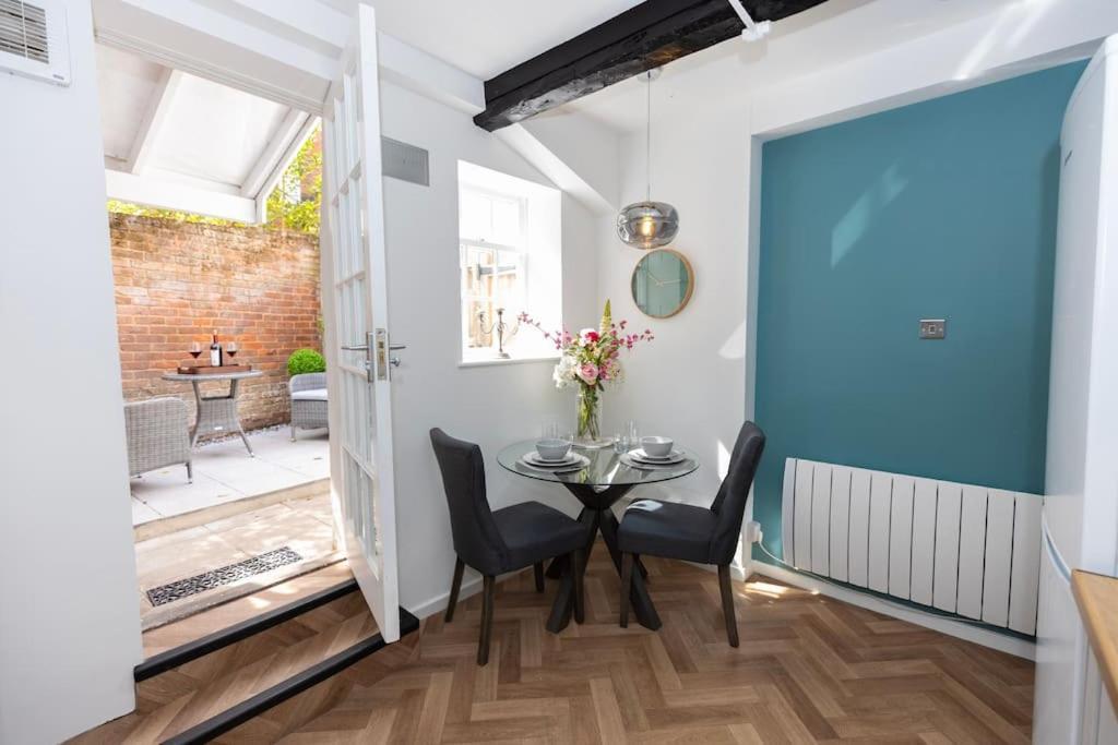 Central Medieval Grid Unique Home With Gated Parking Bury St. Edmunds Екстер'єр фото
