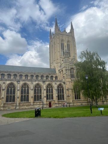 Central Medieval Grid Unique Home With Gated Parking Bury St. Edmunds Екстер'єр фото